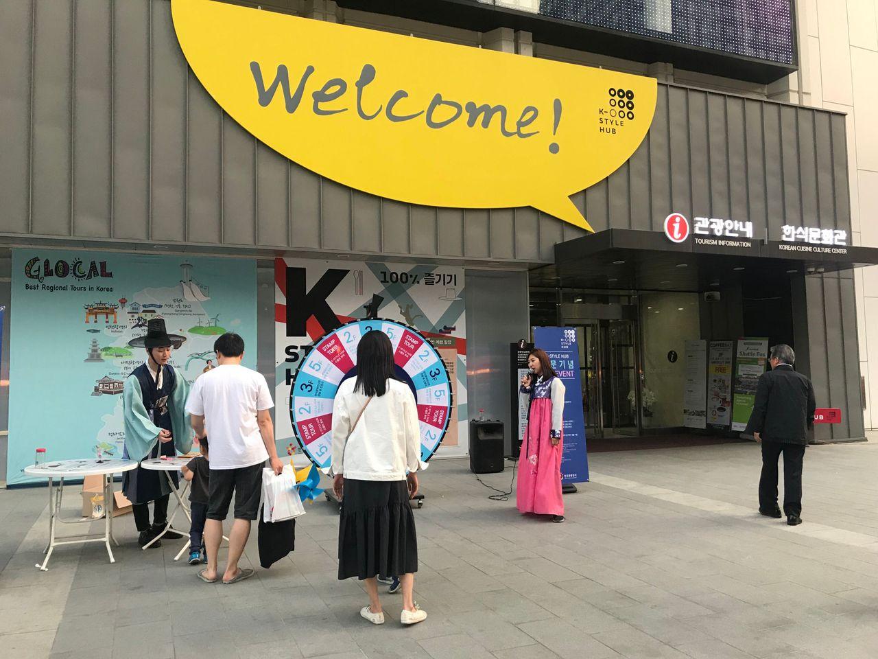 【คยองชองกเยชอน เกาหลี】ตะลุยตลาดนัดกลางคืนที่คลองชองกเยชอน 2025! เดินเลียบคลองชองกเยชอนสวย ๆ และตะลุยตลาดนัดกลางคืนกัน!